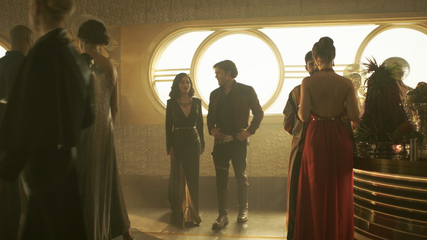 14 New Solo: A Star Wars Story Images Show off Lando, the Space Train ...