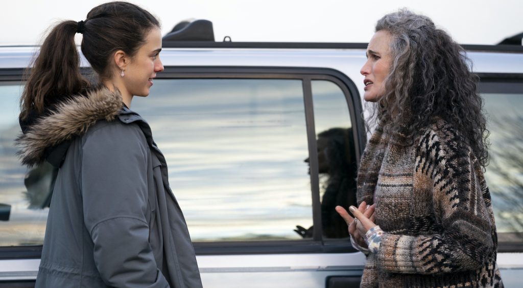MAID (L to R) MARGARET QUALLEY as ALEX and ANDIE MACDOWELL as PAULA in episode 106 of MAID Cr. RICARDO HUBBS/NETFLIX © 2021