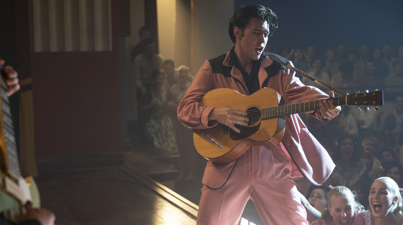 First Elvis Trailer Reveals Baz Luhrmanns Ode To The King The Credits